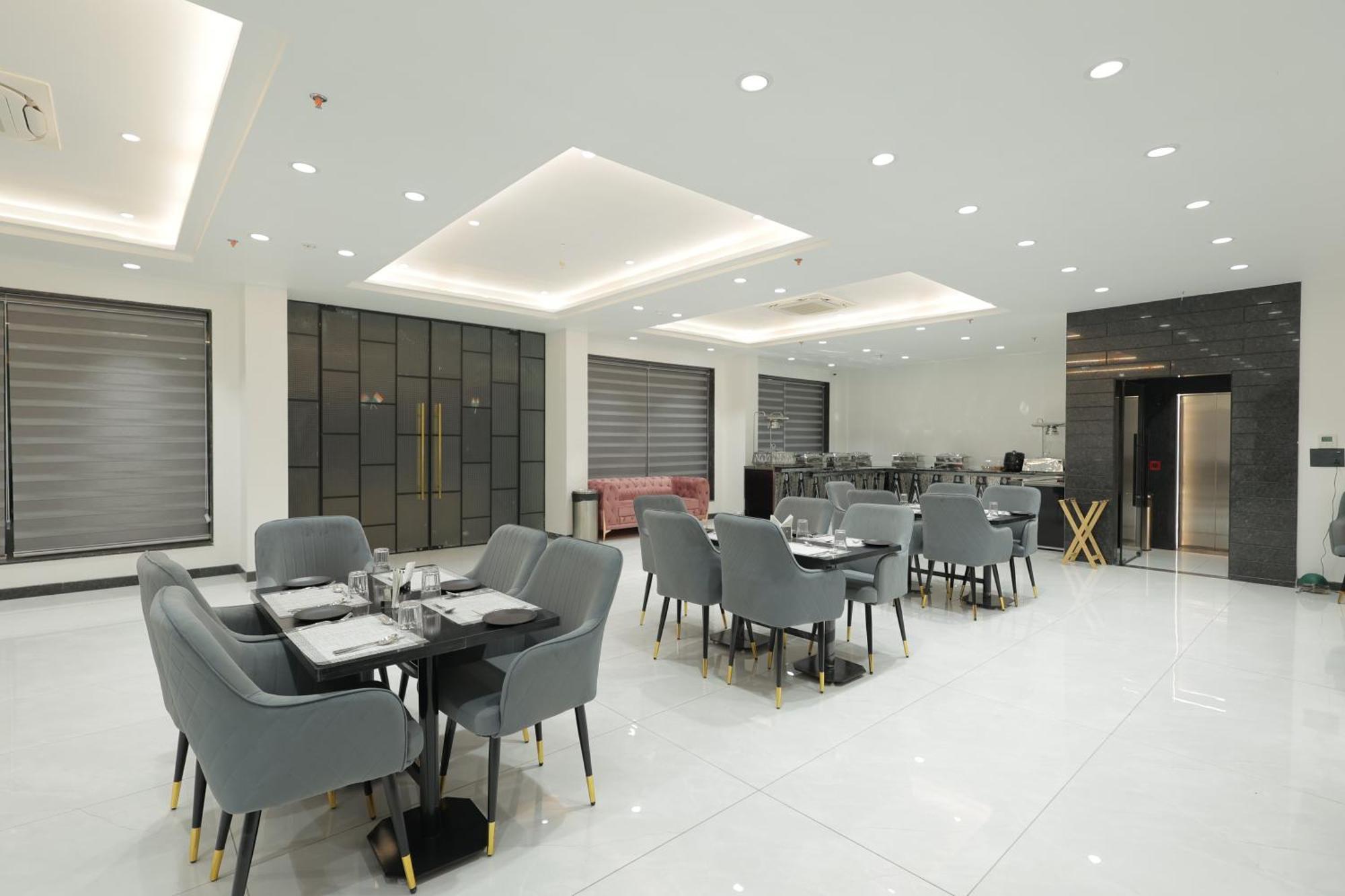 Snj Taj Grand Hotel Agra  Exterior photo